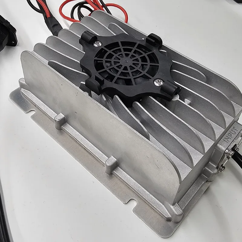 600W उच्च-शक्ति गोल्फ कार्ट विशेष फास्ट चार्जर